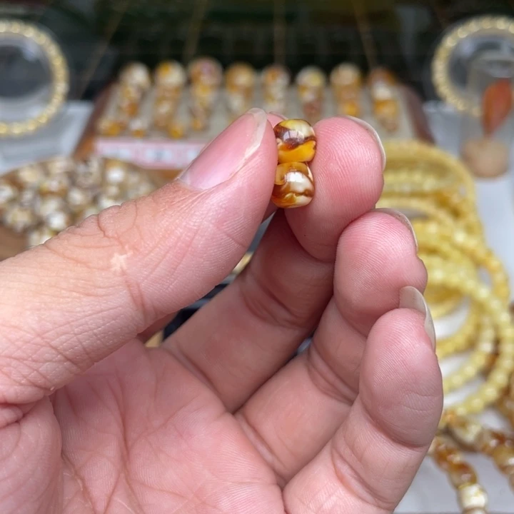 大****琥珀未镶嵌裸石89号