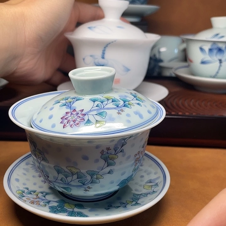 手绘兵种荷花加斗彩盖碗