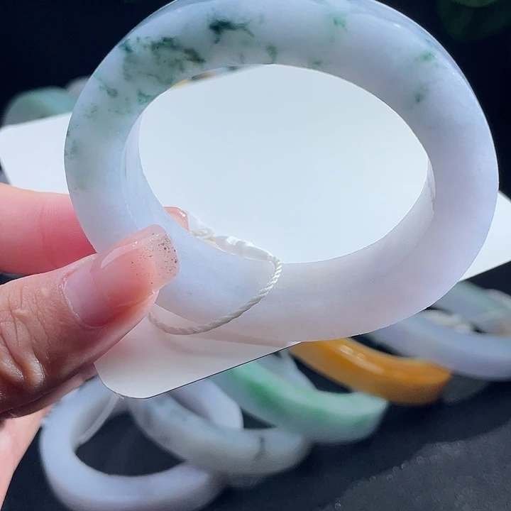 定制翡翠未镶嵌翡翠手镯