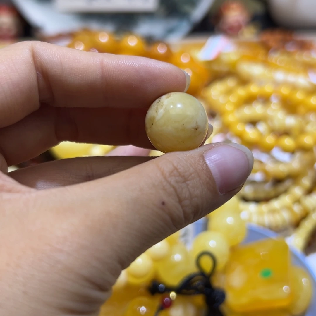 未镶嵌琥珀珠宝奇石