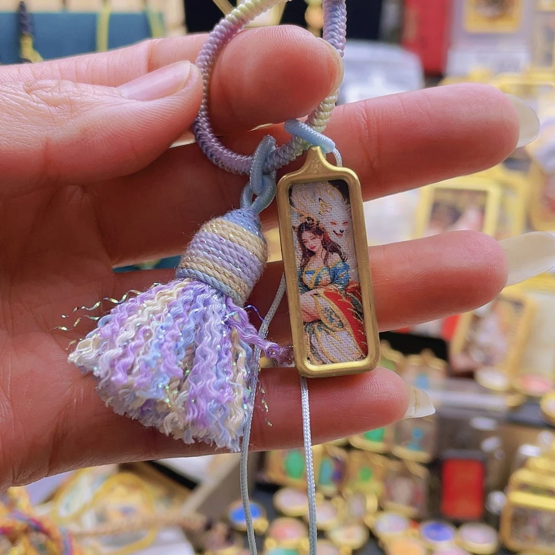 吊坠唐卡等多种形式的艺术形式