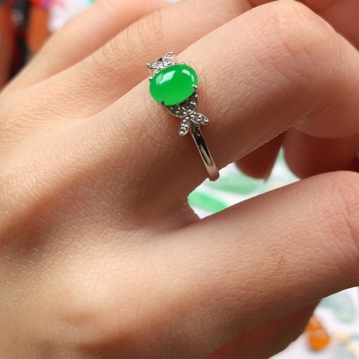 翡翠吊坠(不含链)18K金镶嵌蛋面