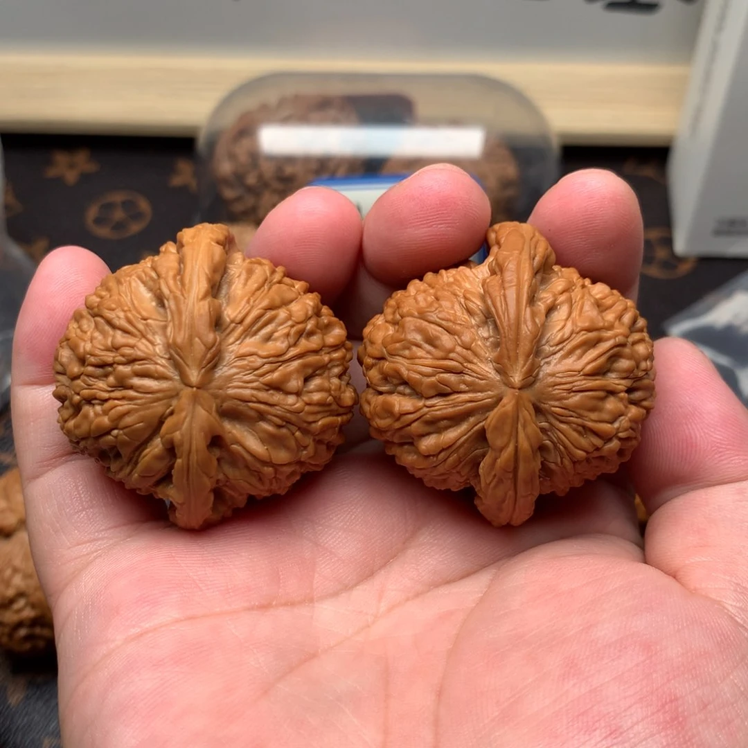 文玩核桃把件林*笑闷白