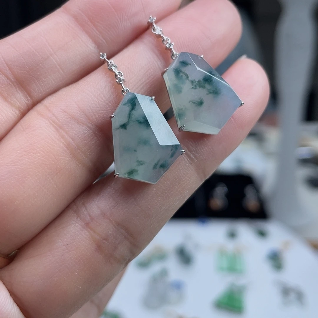 翡翠18K金镶嵌耳饰