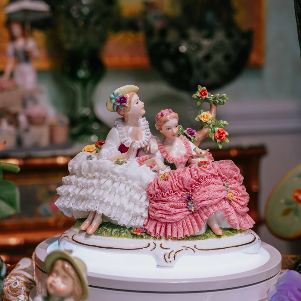 茉花市集 0296两姐妹蕾丝瓷偶玄关摆件家居饰品