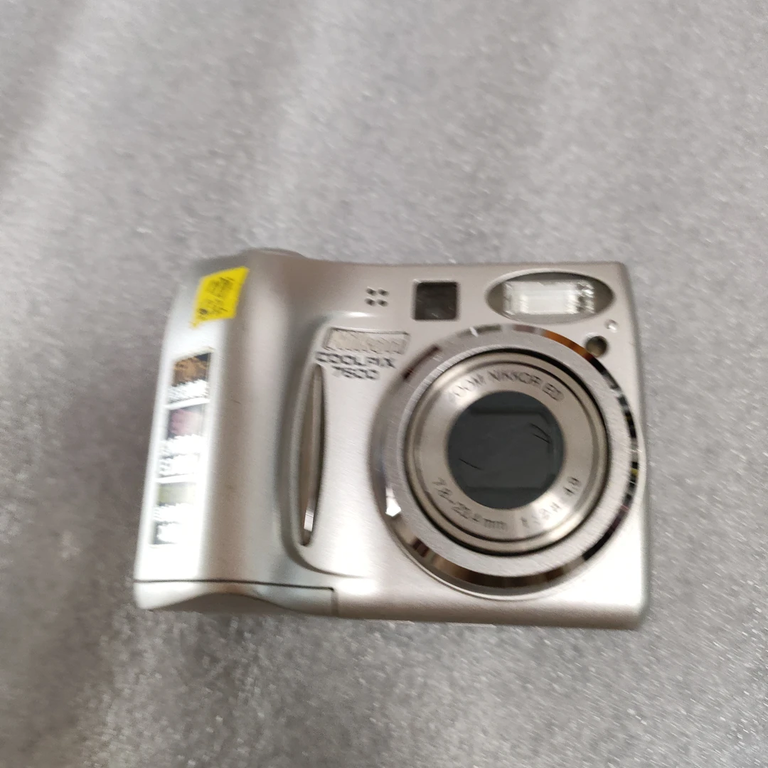 95新 Nikon/尼康 7600 710万像素3倍光变配件齐全No退换