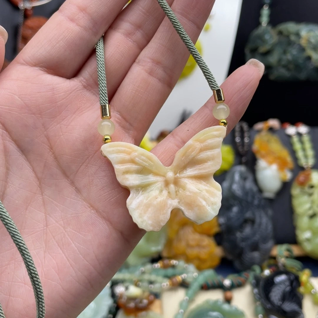 蛇纹石玉未镶嵌颈饰