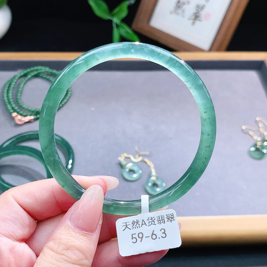 翡翠手镯（圆镯）未镶嵌