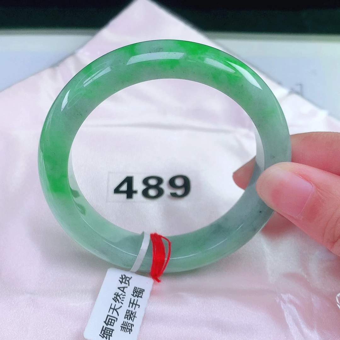 翡翠手镯（圆镯）未镶嵌翡翠手镯