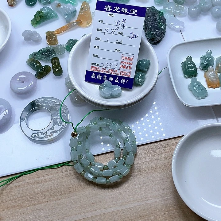 颈饰未镶嵌翡翠蝶****?