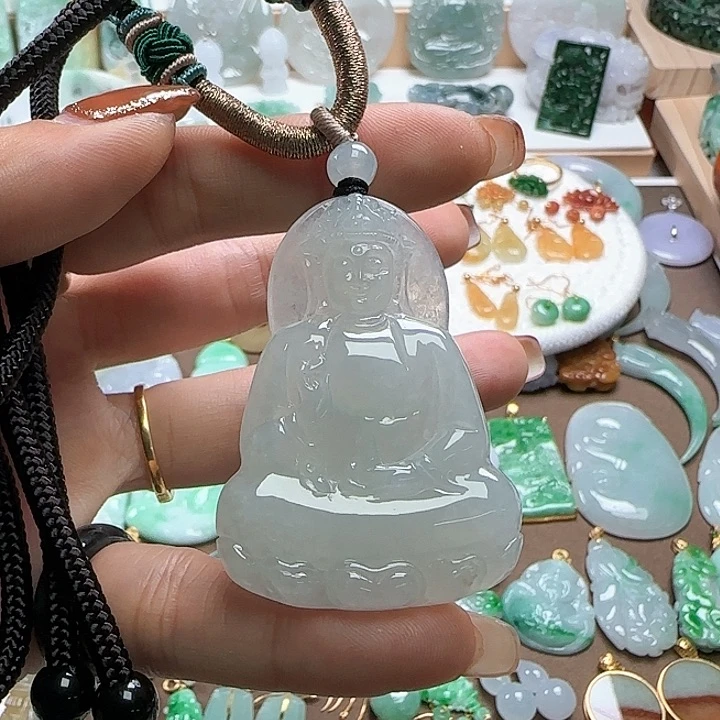 翡翠颈饰未镶嵌白冰素衣观音