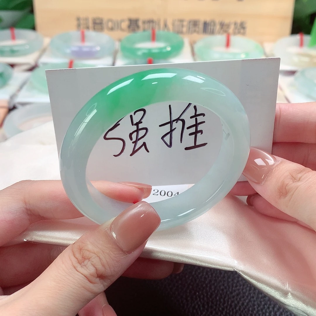 翡翠手镯未镶嵌天然a货翡翠