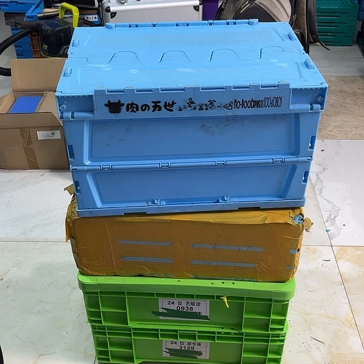 曹***超厚款带盖子箱子一个