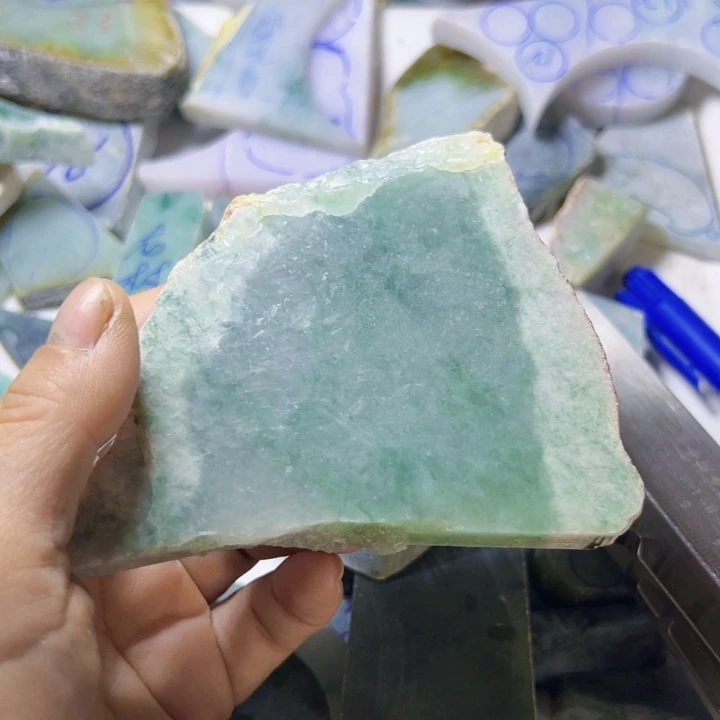 颈饰未镶嵌翡翠江*