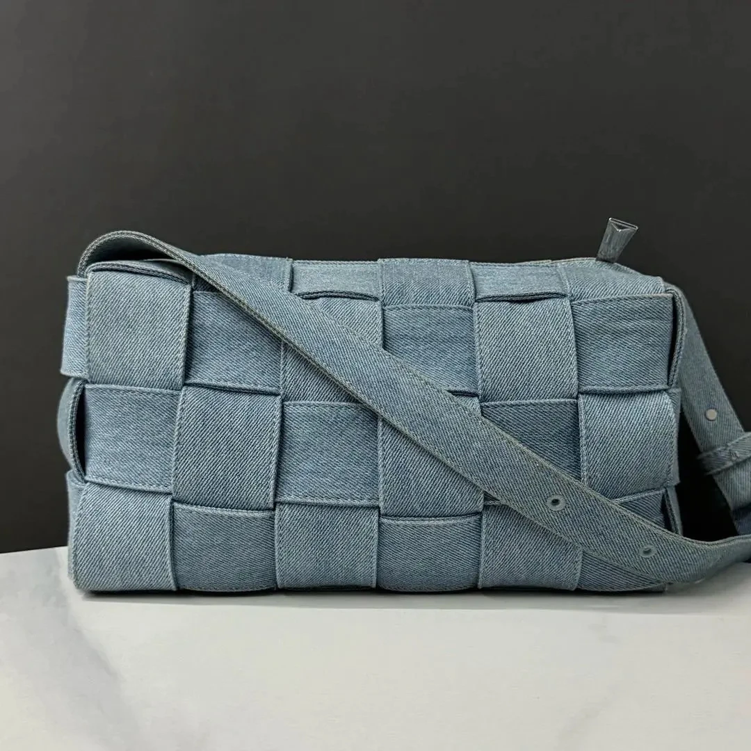 95新 BOTTEGA VENETA/葆蝶家 Cassette牛仔编织包28cm/JJ5112205