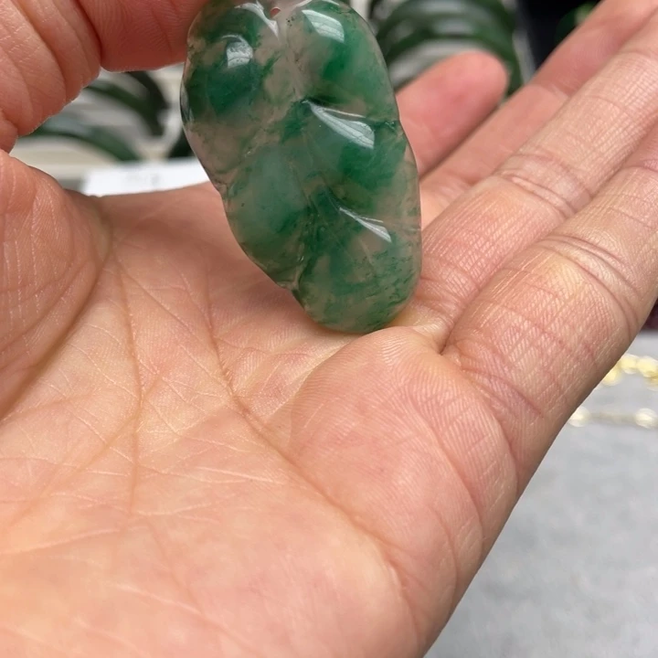 玛瑙/玉髓未镶嵌颈饰非洲翠金枝玉叶吊坠