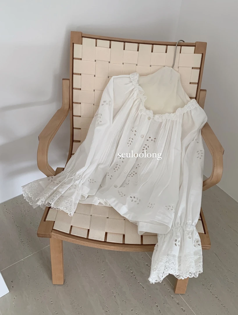 ｛慵懒春日｝2025法式复古优雅重磅白色镂空绣花上衣
