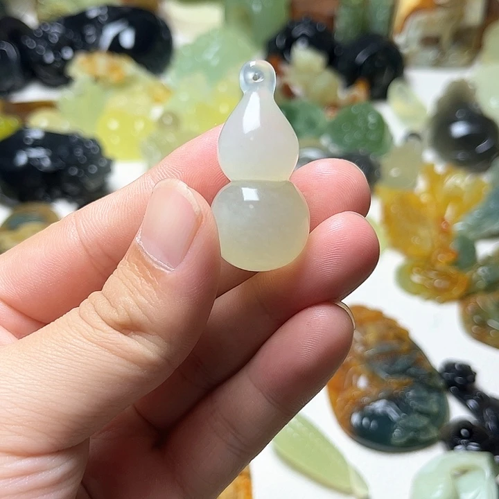 未镶嵌蛇纹石玉颈饰