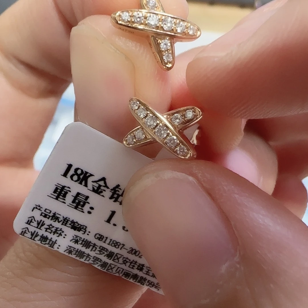 耳饰18K金镶嵌天然钻石