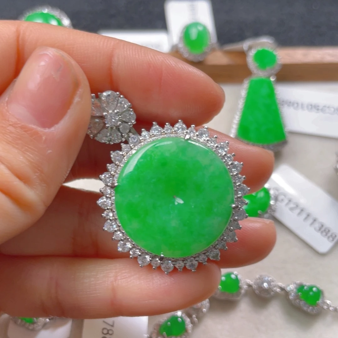 翡翠颈饰银S925镶嵌翡翠