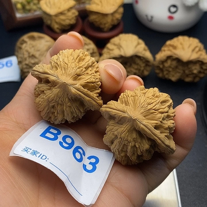 文玩核桃把件虎头3.9