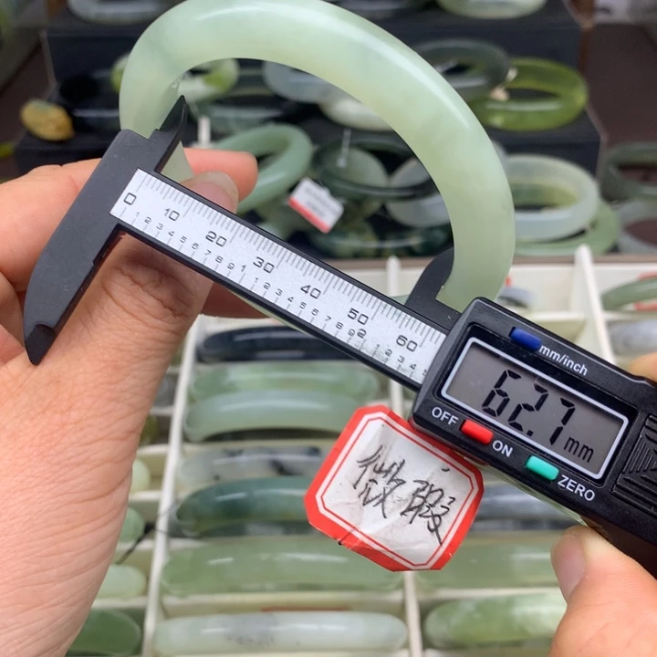 蛇纹石玉未镶嵌手镯11