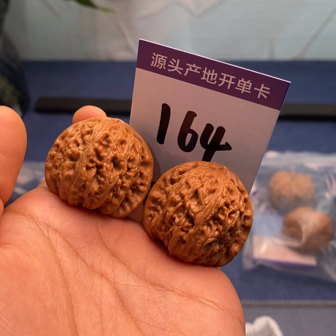 文玩核桃把件33.5白狮子文玩核桃把件