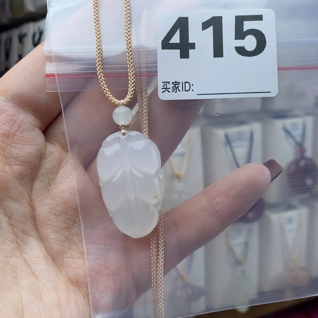 石英质玉颈饰合金墨*