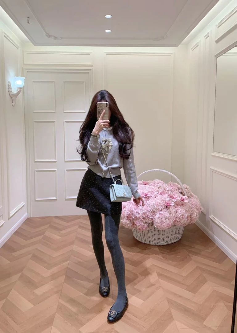 2026秋冬新款韩系气质烫钻领蝴蝶结装饰针织开衫高腰波点半身裙