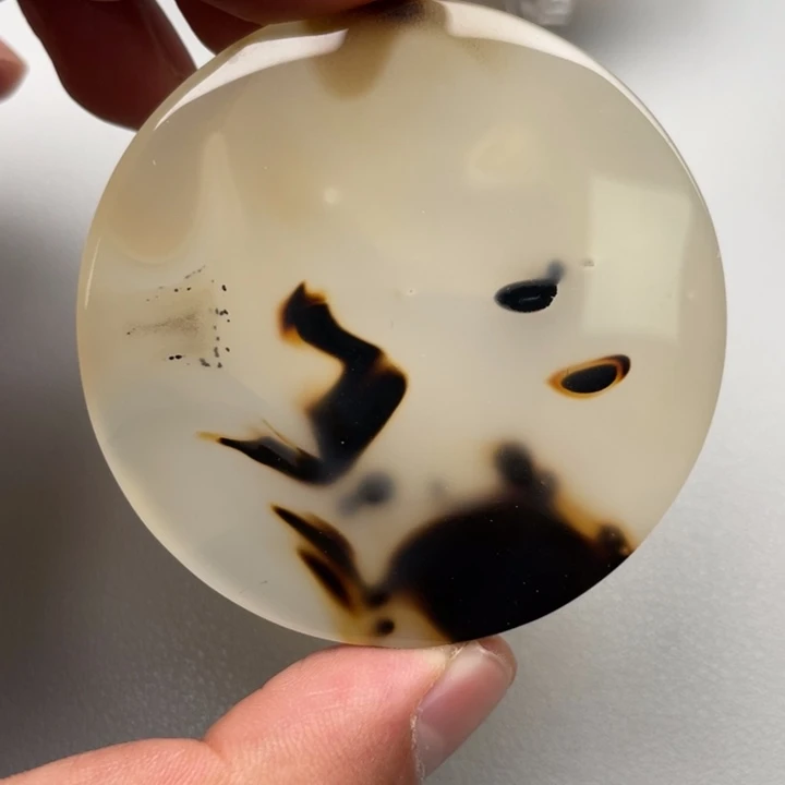 玛瑙/玉髓颈饰未镶嵌张*玮