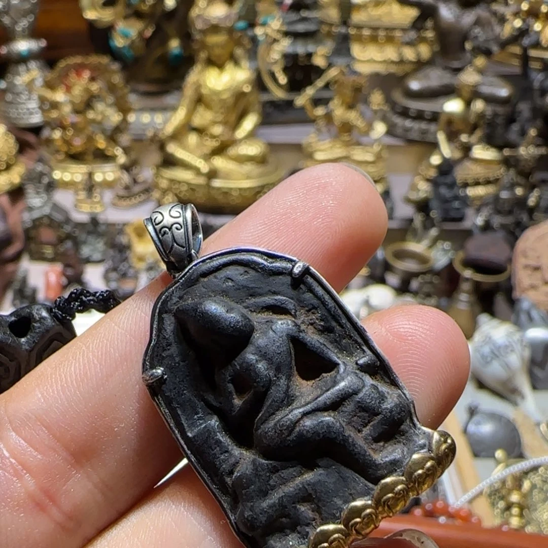 迷**店吊坠……………………………………