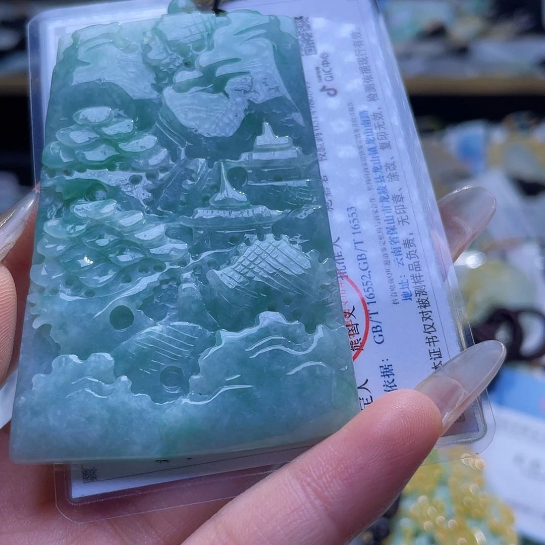 翡翠未镶嵌颈饰一