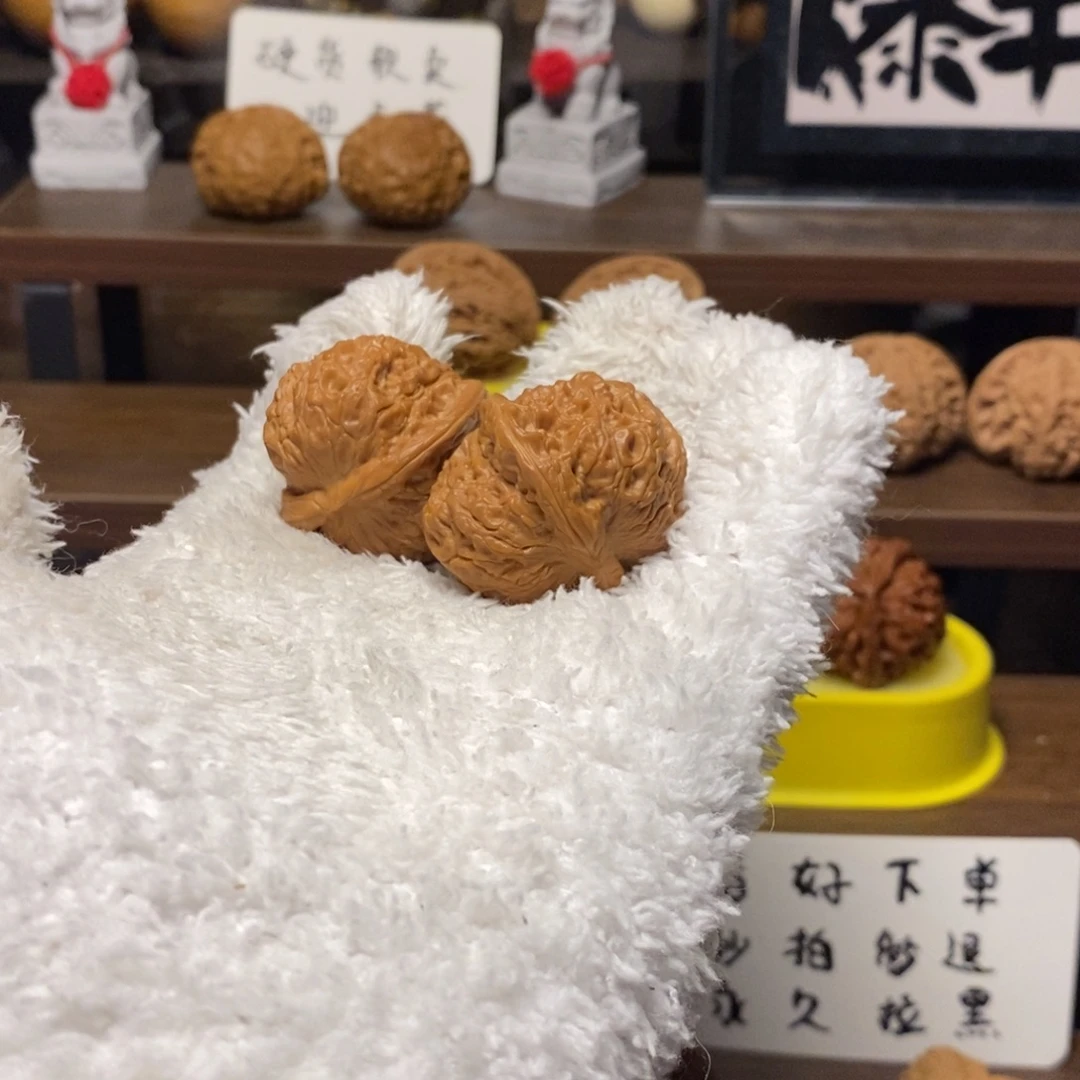 李****桃核吊坠35全品血麒麟