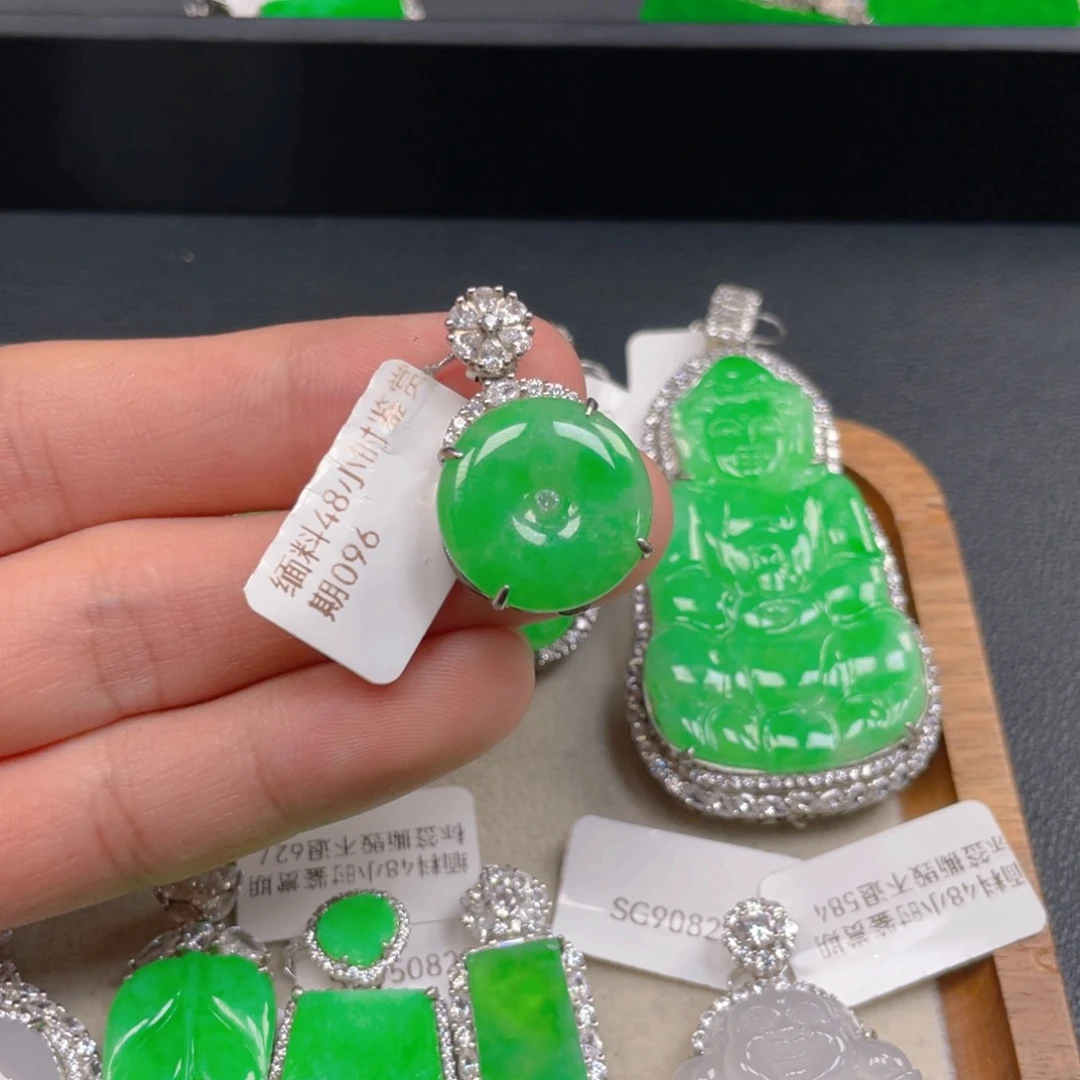 颈饰银S925镶嵌翡翠