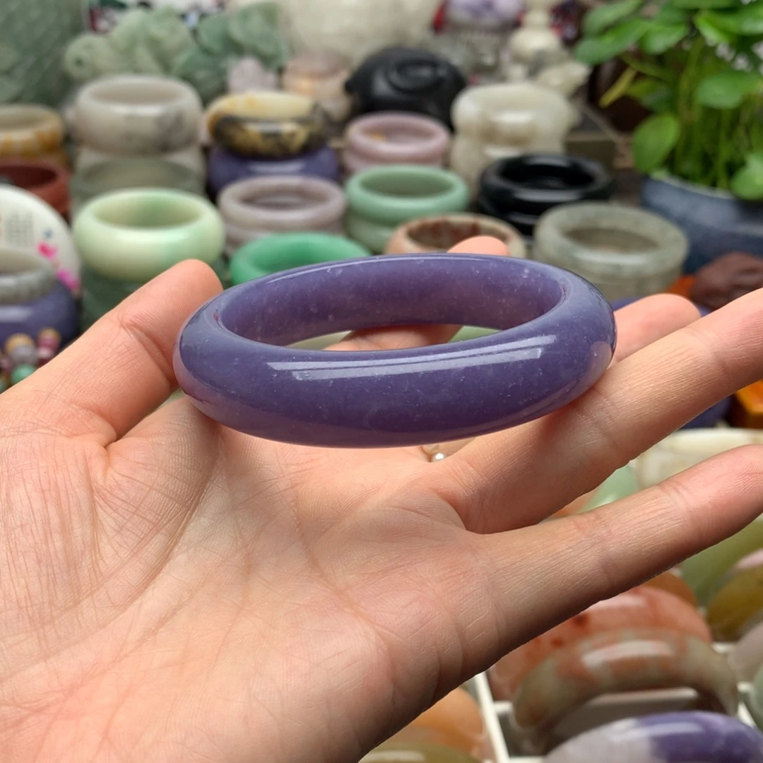 白***辰石英岩玉未镶嵌手镯
