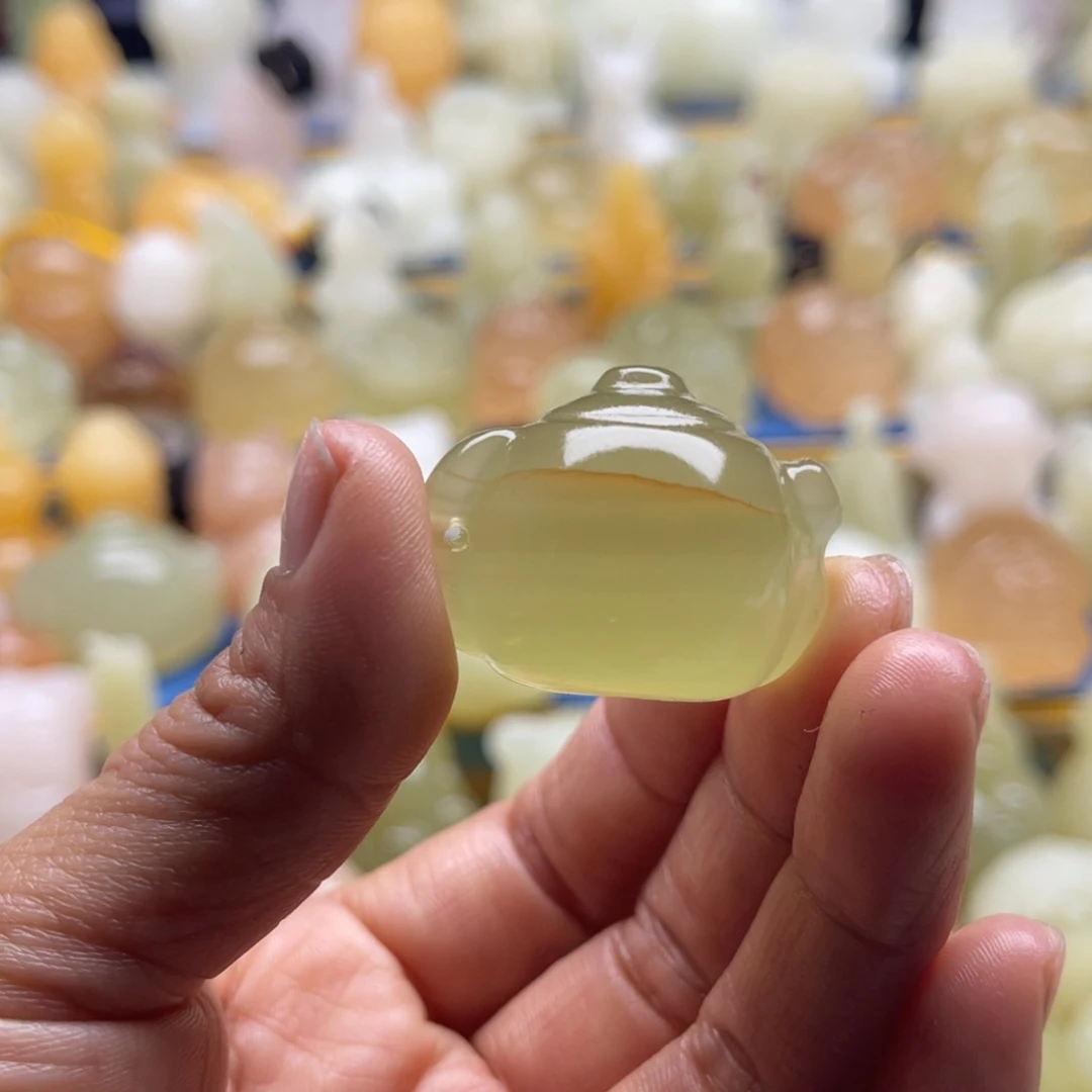 憨***人玉天然桌面小摆件