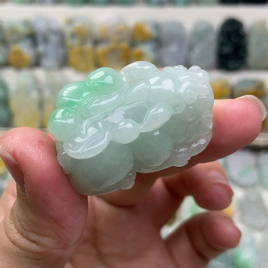 翡翠吊坠(赠链)未镶嵌