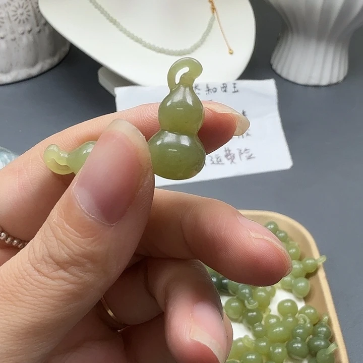 颈饰未镶嵌和田玉18