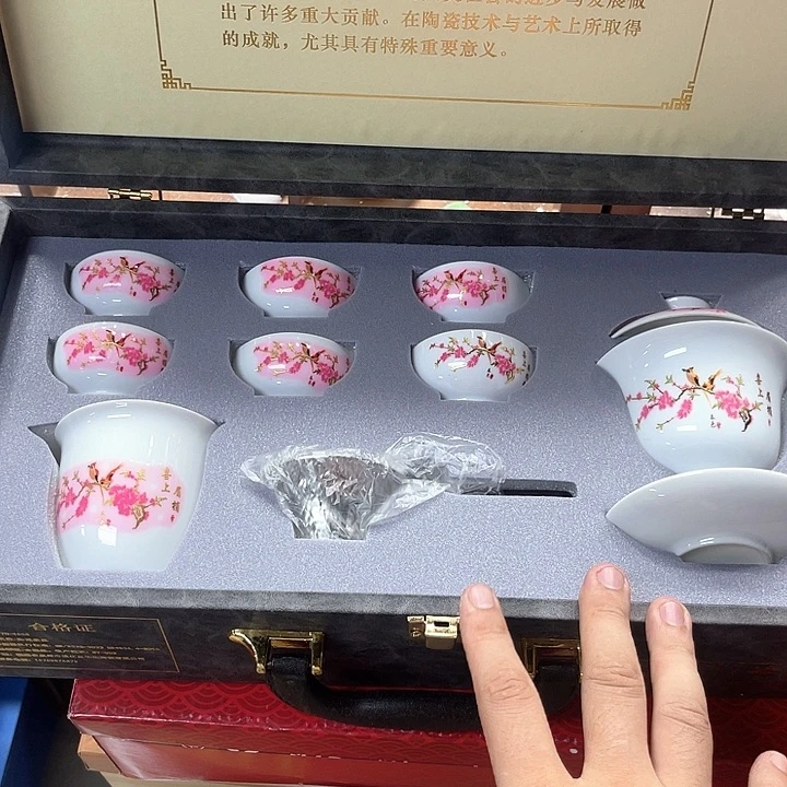 孤品茶具套装等。