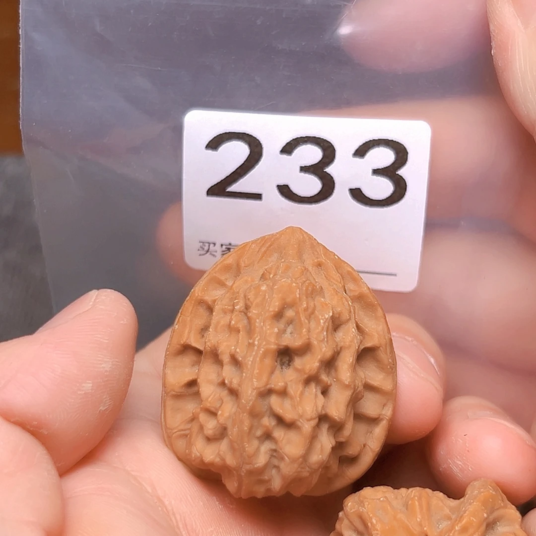 文玩核桃吊坠34梨木台