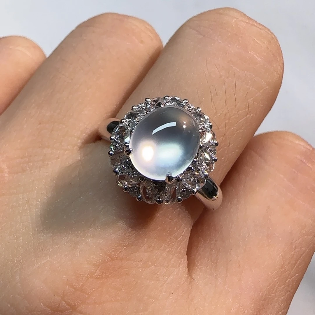 翡翠18K金镶嵌戒指蛋面