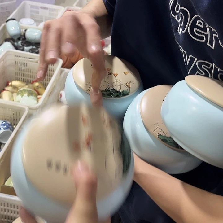各種器型高檔陶瓷茶葉罐