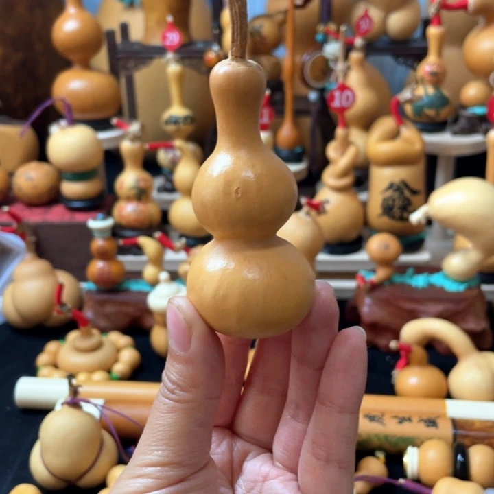 唯****w葫芦丝独奏演员和观众之间