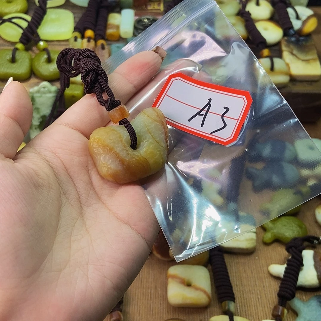 未镶嵌蛇纹石玉挂件悟*