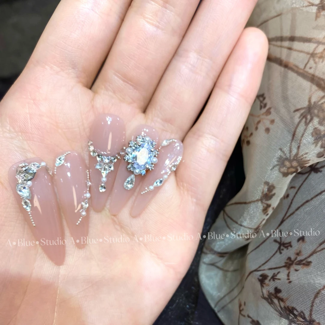 「银环绕梦」關於藍色设计满锆爆闪裸色显白高级可拆卸穿戴甲