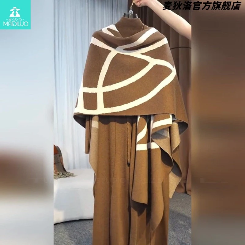 2025年秋冬外穿时尚雅丹风棕色不规则条纹披肩保暖毛衣针织开衫女