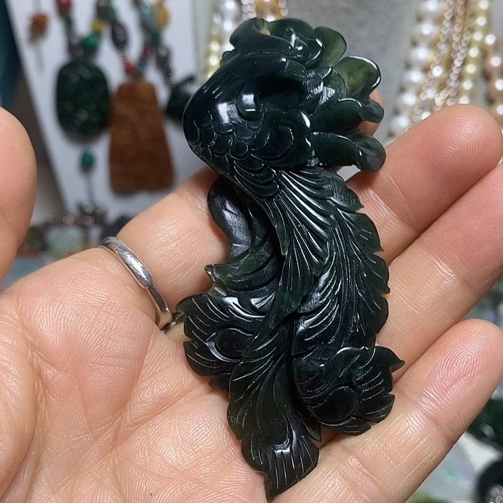 翡翠未镶嵌吊坠(赠链)