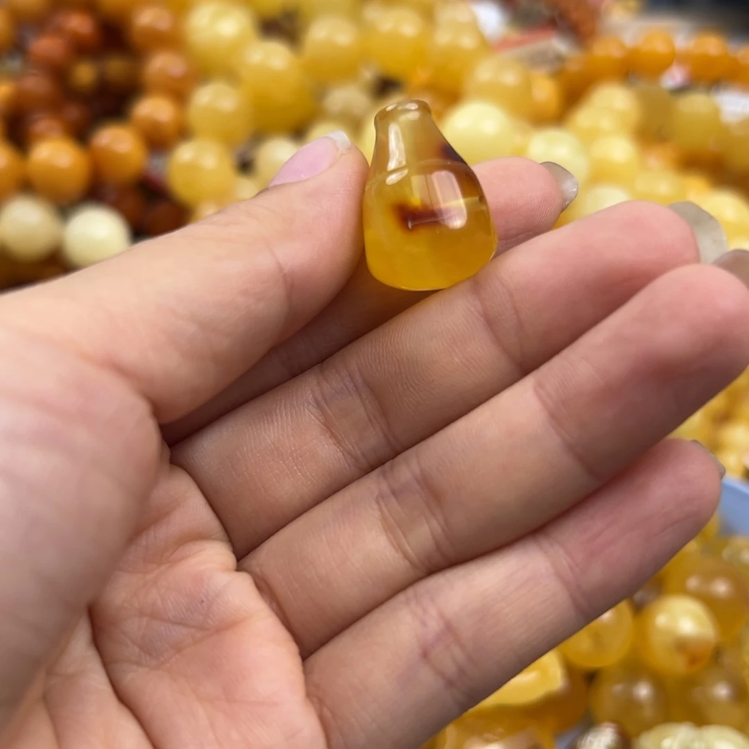 未镶嵌琥珀珠宝奇石