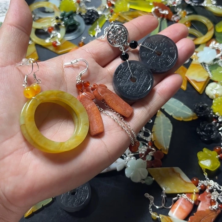 蛇纹石玉合金耳饰