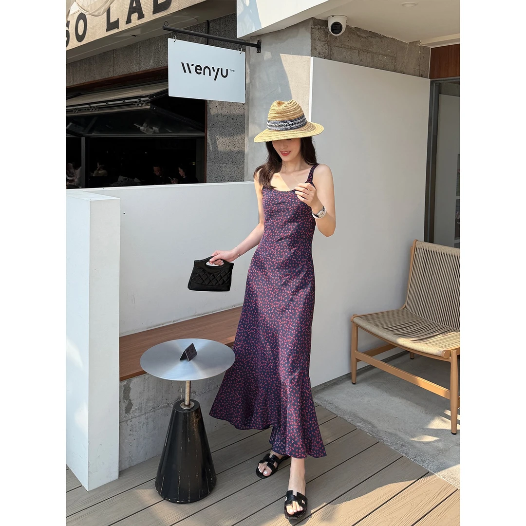 杨小妖蝴蝶结连衣裙 全真丝吊带小鱼尾碎花连衣长裙2025女夏新款